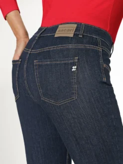 Jeans mit Kontrastnähten
