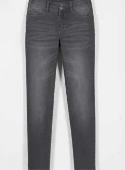 Jeans mit Nieten an den Taschen