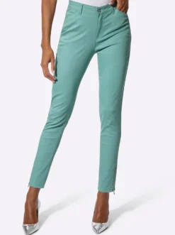 Jeans mit Reißverschluss am Bein