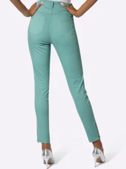 Jeans mit Reißverschluss am Bein