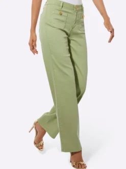 Jeans mit weit geschnittenen Beinen