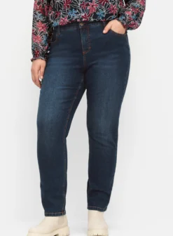 Jeans schmal, mit extra-weitem Oberschenkel