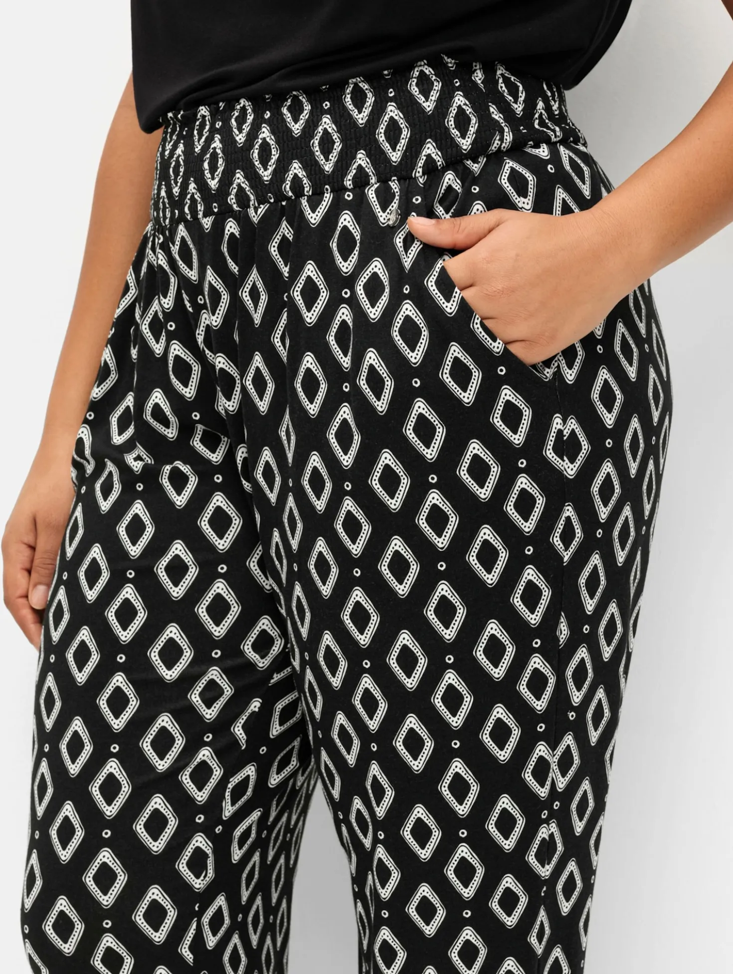Jogg Pants mit Alloverdruck