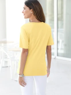 Kurzarmshirt in taillierter Form