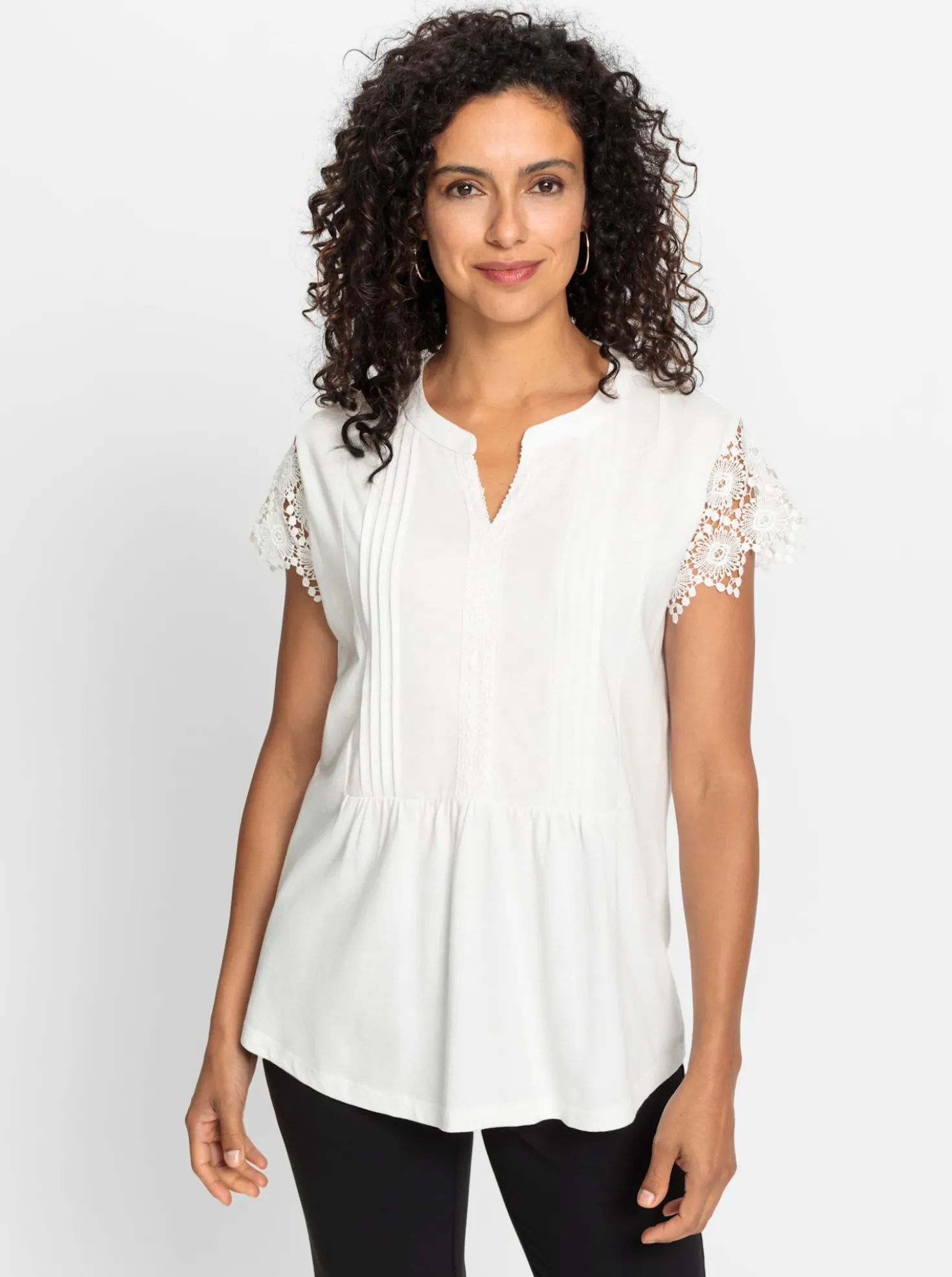Kurzarmshirt mit Flügelärmeln aus Spitze