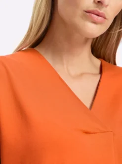 Kurzarmshirt mit V-Ausschnitt