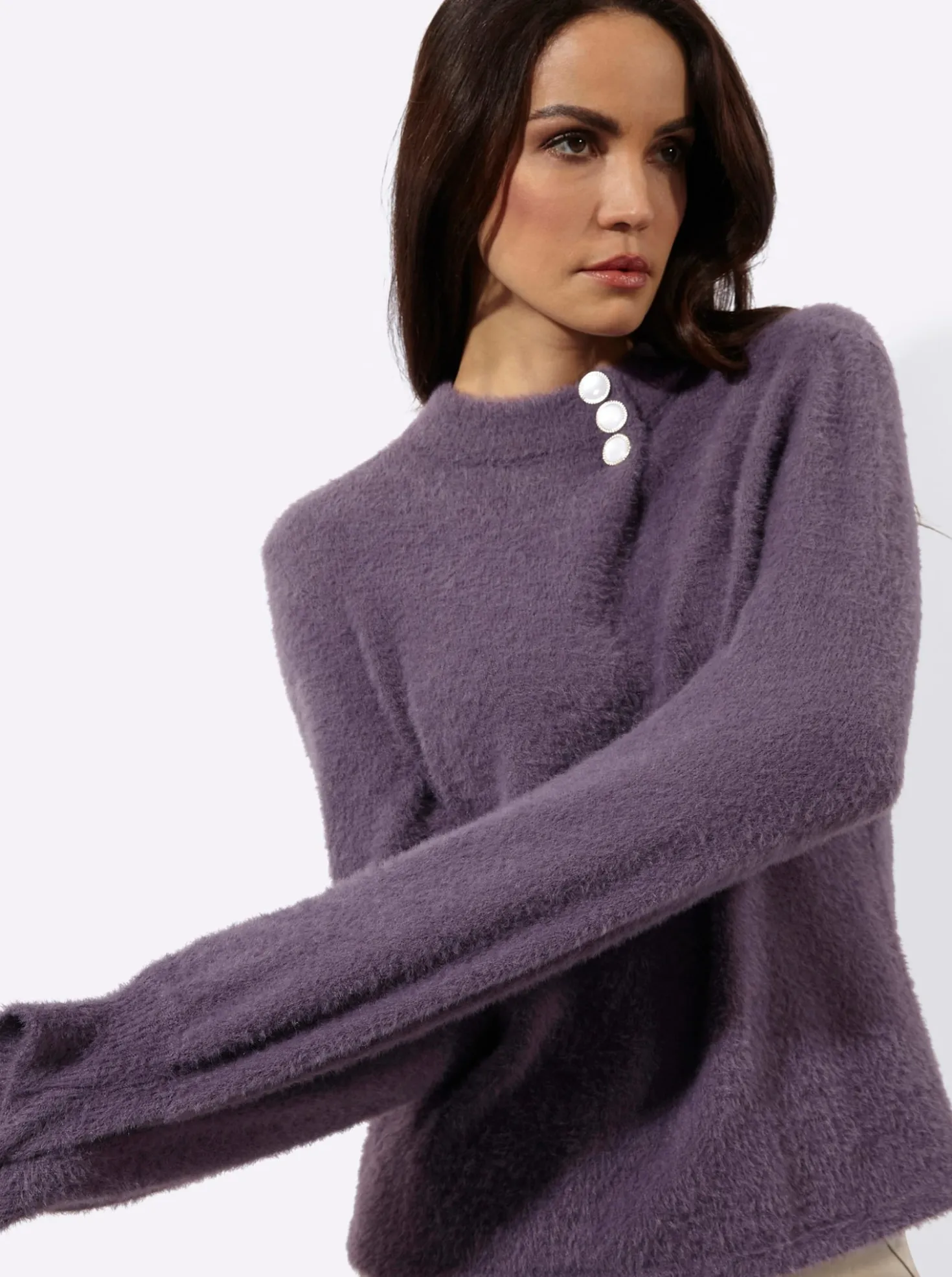 Langarm-Pullover mit Zierknöpfen