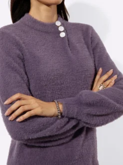 Langarm-Pullover mit Zierknöpfen