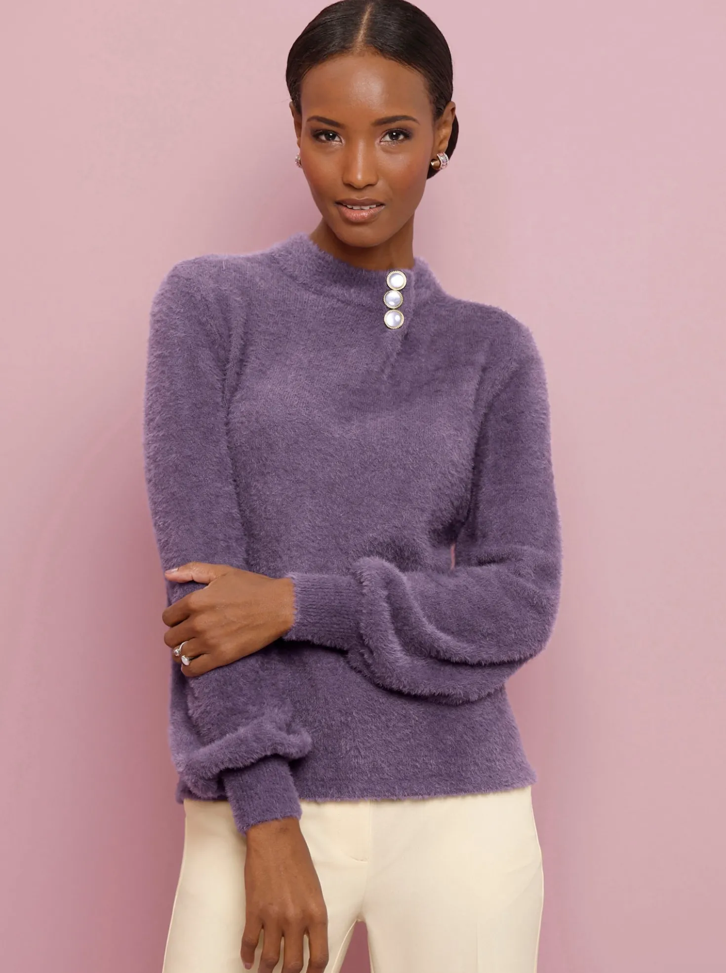 Langarm-Pullover mit Zierknöpfen