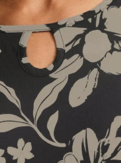 Langarmshirt mit Tropfen-Ausschnitt
