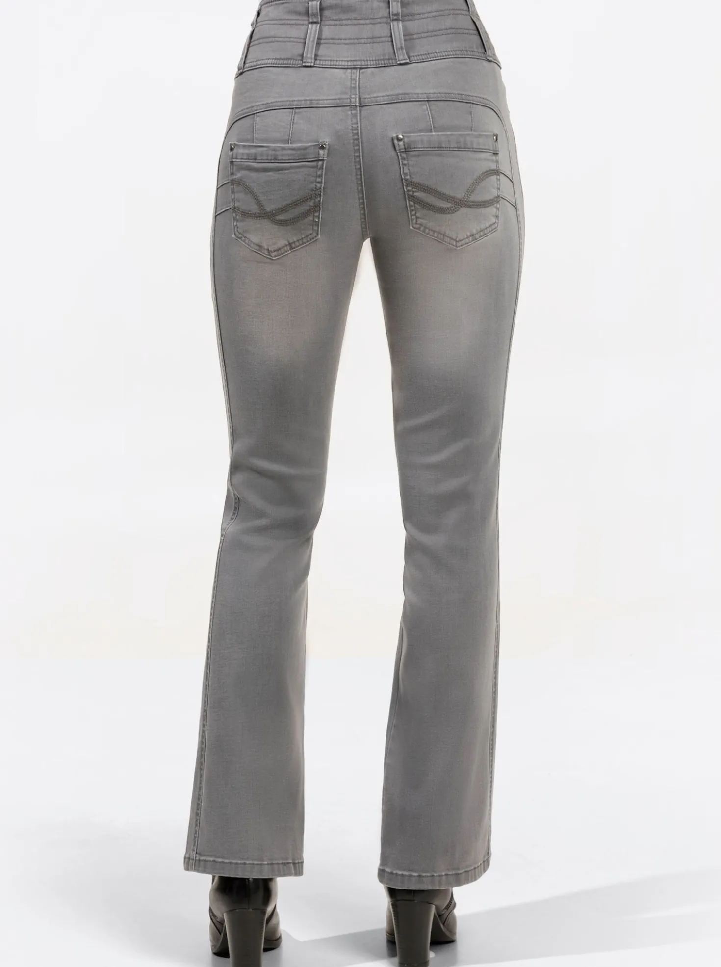 5-Pocket-Jeans mit dezent ausgestelltem Bein