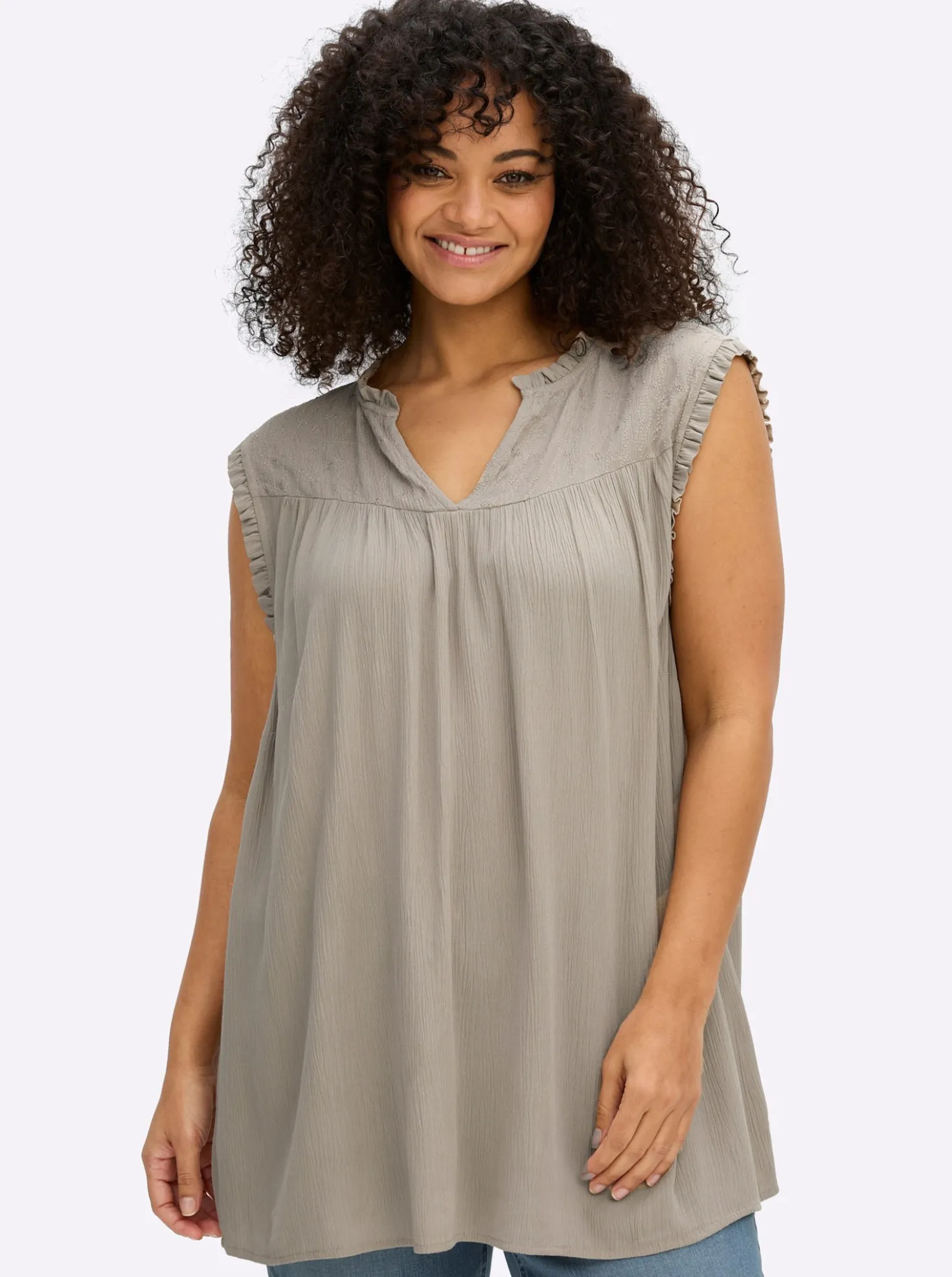 Ärmellose Bluse mit Rüschen und Stickerei