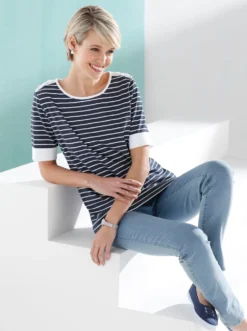 Rundhalsshirt mit Ösen und Zierschnürungen
