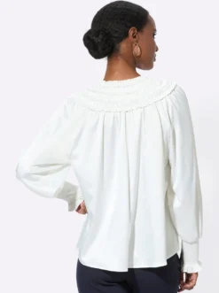 Satinbluse mit aufgenähten Rüschen-Bändern
