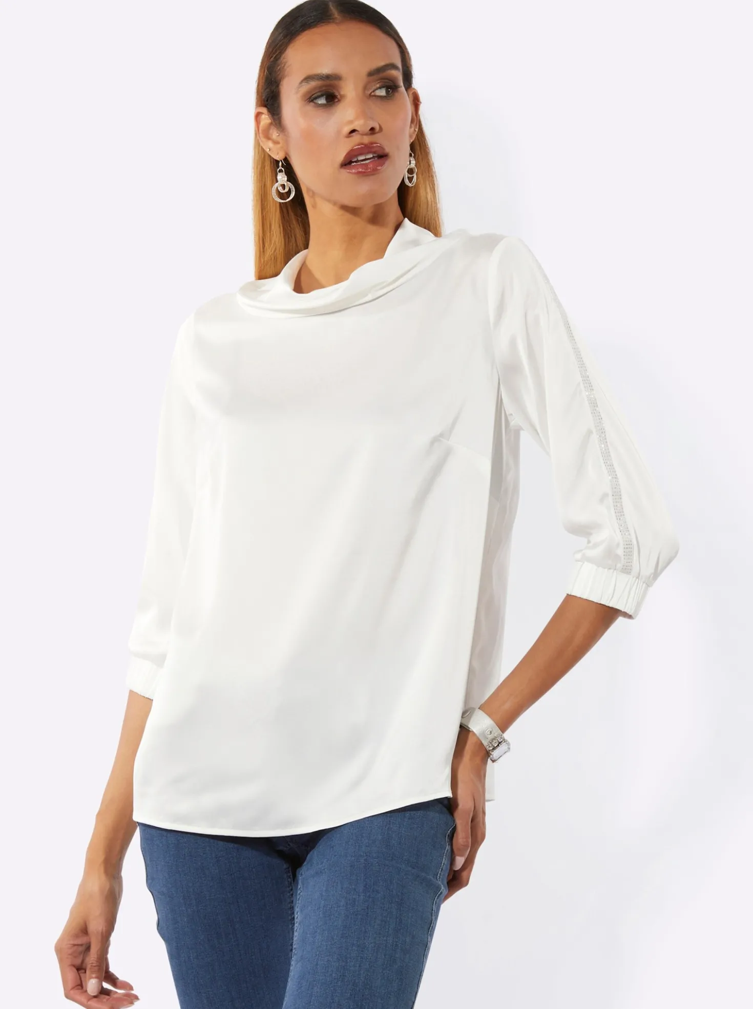 Satinbluse mit modischem Kragen