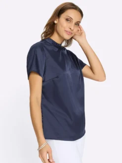 Satinbluse mit Rüschen am Stehkragen