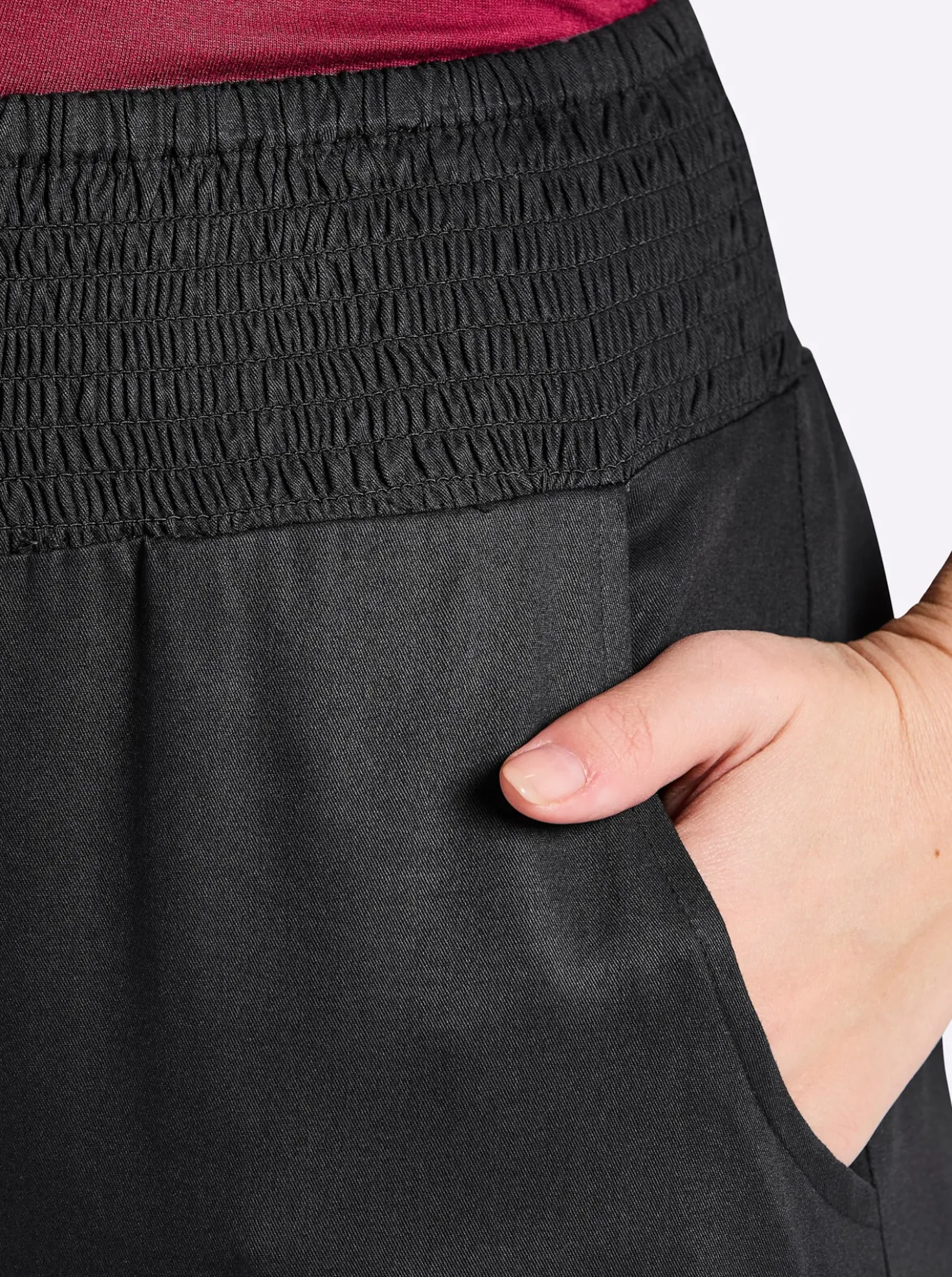 Schlupfhose mit Babylock-Wellensaum