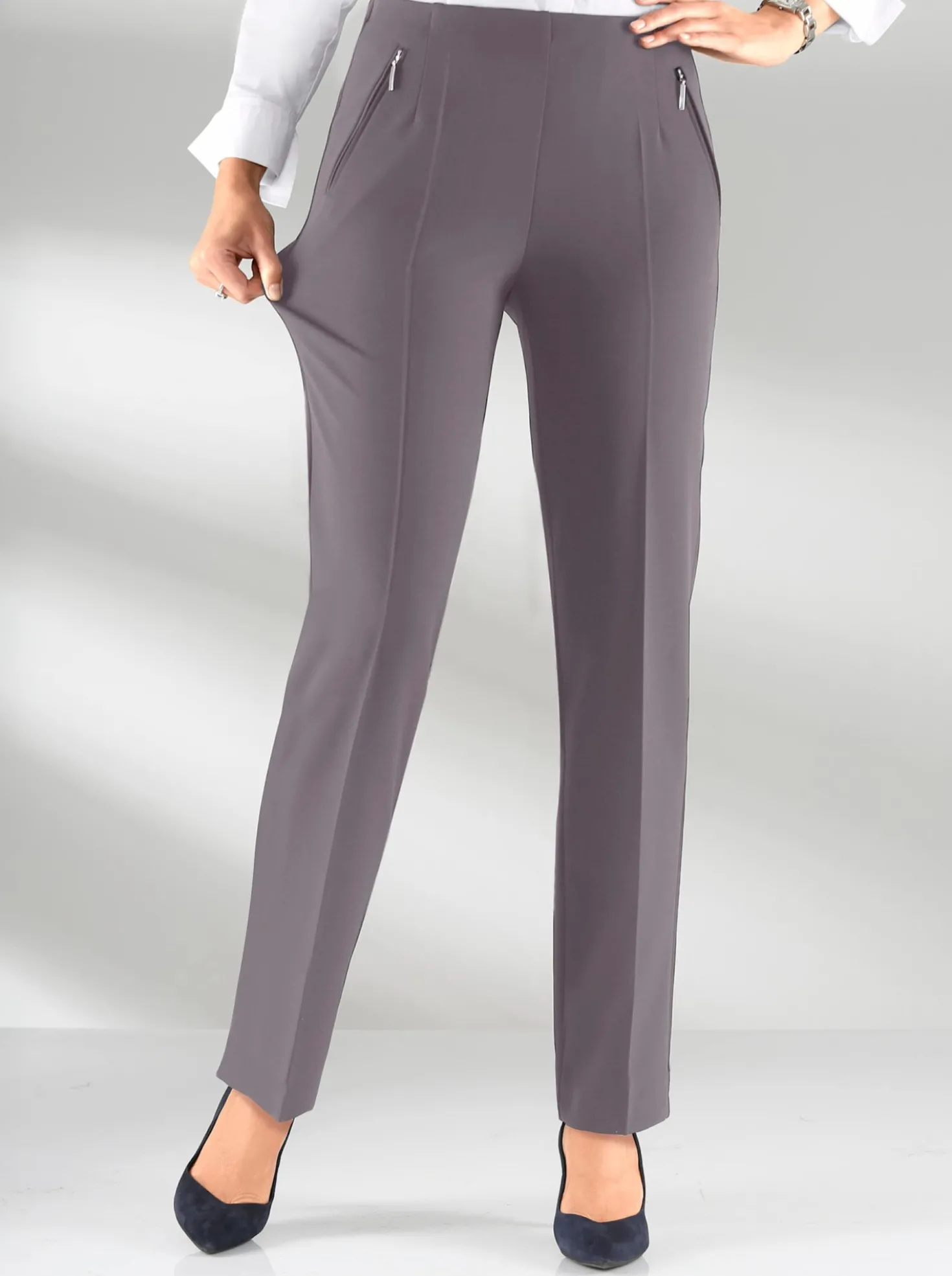 Schlupfhose mit Bügelfalten