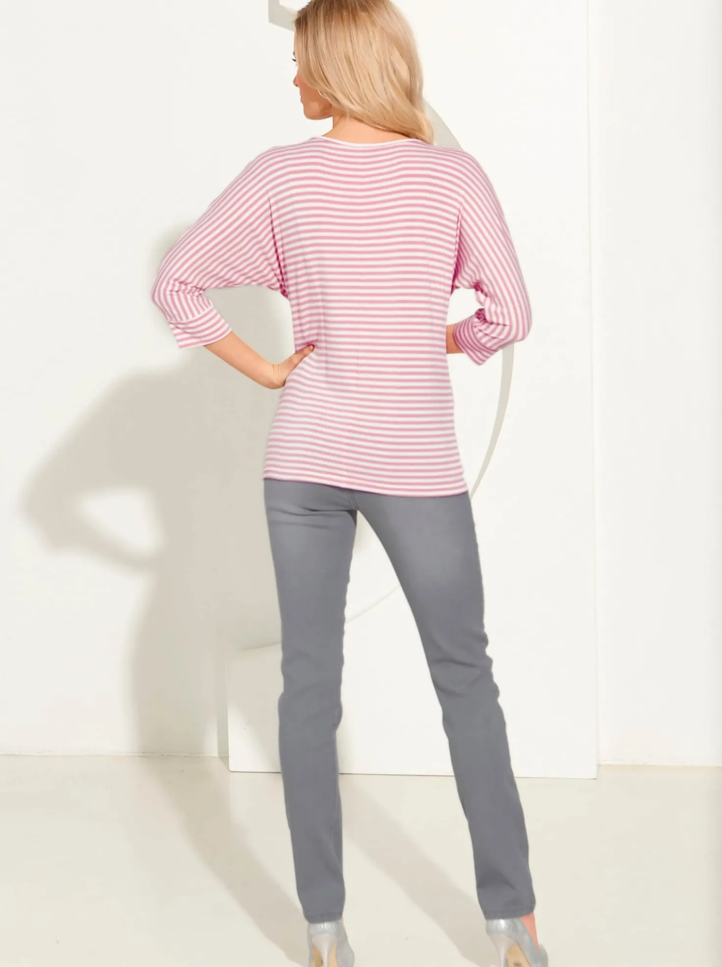 Schlupfjeans mit geripptem Strick-Dehnbund