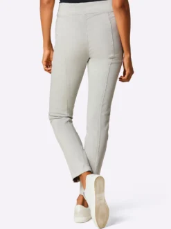 Schlupfjeans mit Längsnähten