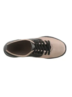 Schnürschuh mit flexibler Laufsohle