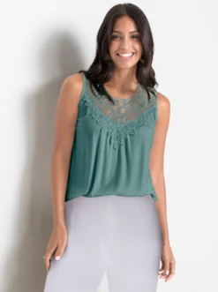 Shirttop mit Spitze am Ausschnitt