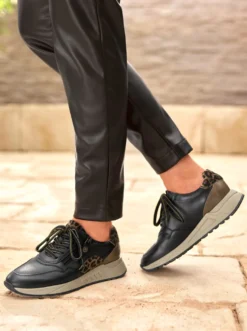 Sneaker