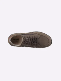 Sneaker für sehr kräftige Füße