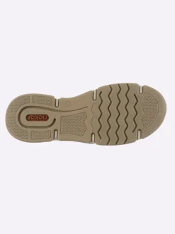 Sneaker mit elastischem Einsatz