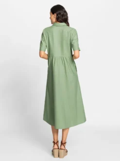 Sommerkleid mit Taillenbetonung