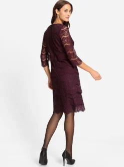 Spitzenkleid in Stufenform