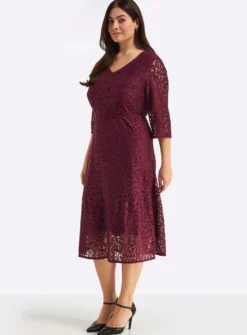 Spitzenkleid mit blickdichtem Futter