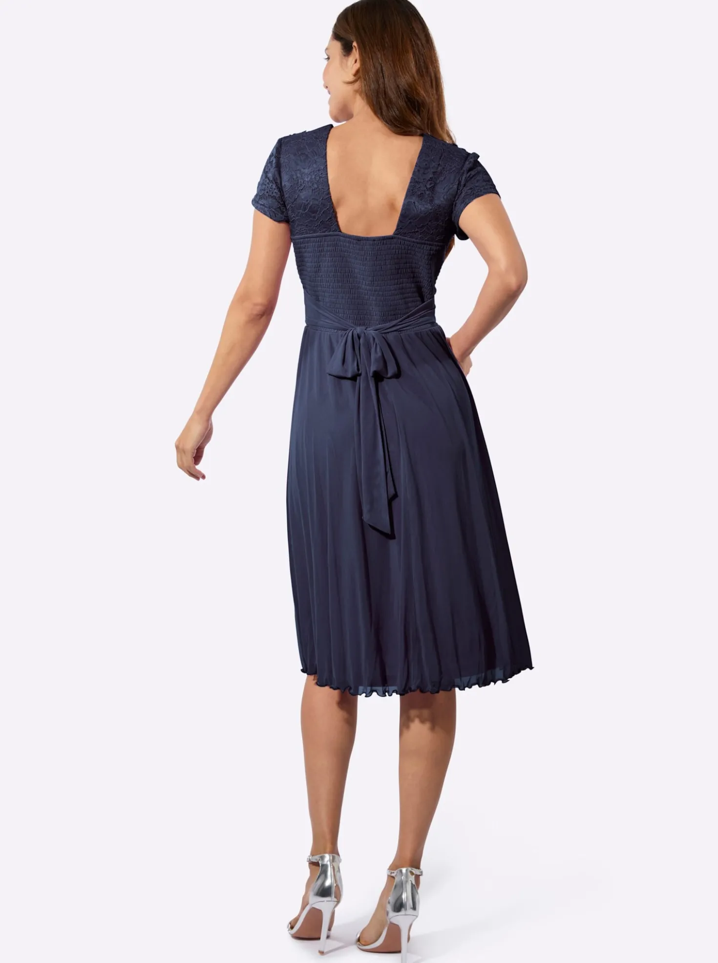Spitzenkleid mit Mesh-Partien