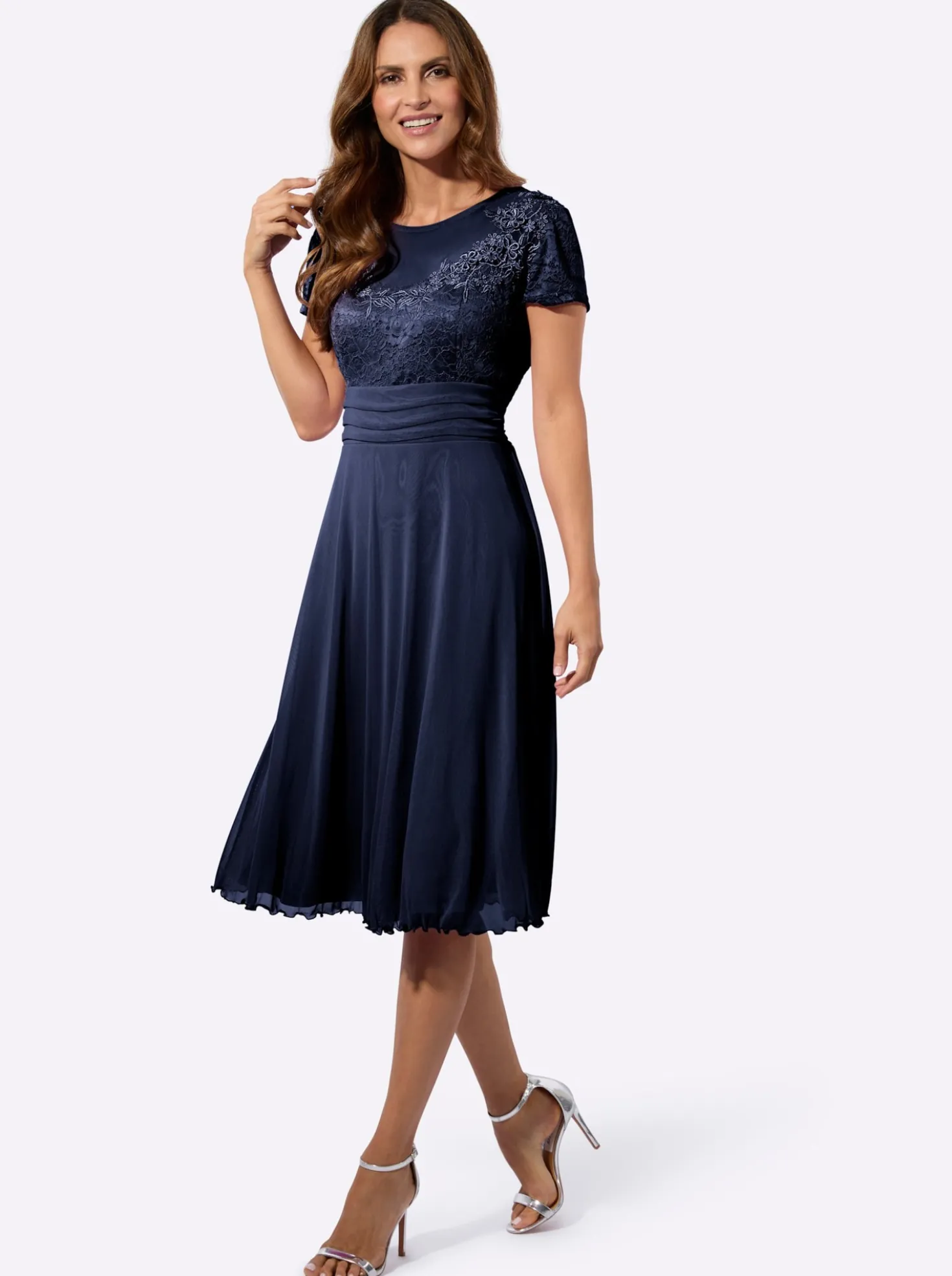 Spitzenkleid mit Mesh-Partien