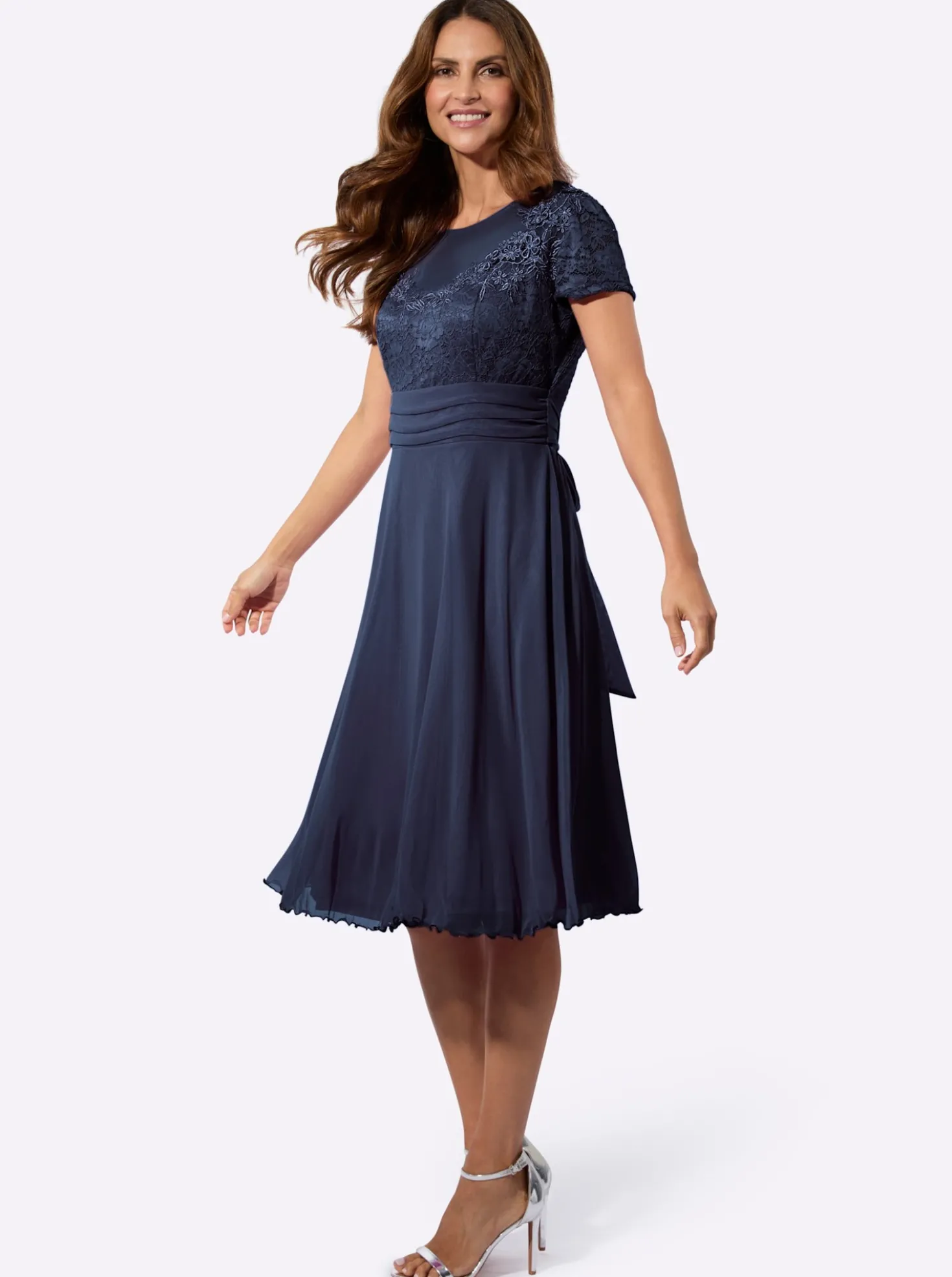 Spitzenkleid mit Mesh-Partien