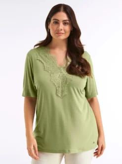Spitzenshirt mit beidseitigem, tiefem V