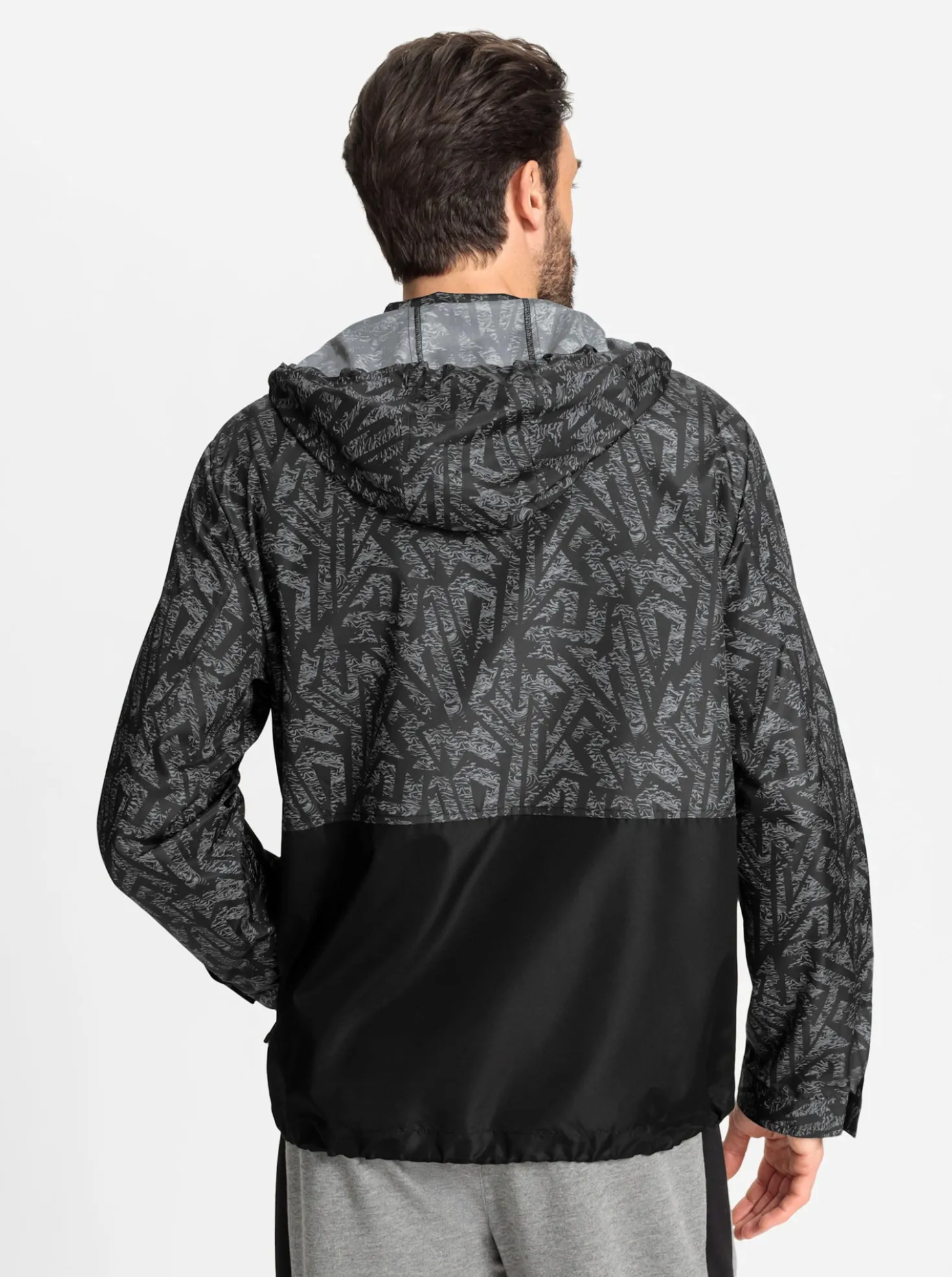 Sportjacke , weitenregulierbar an Kapuze, Ärmeln und Saum