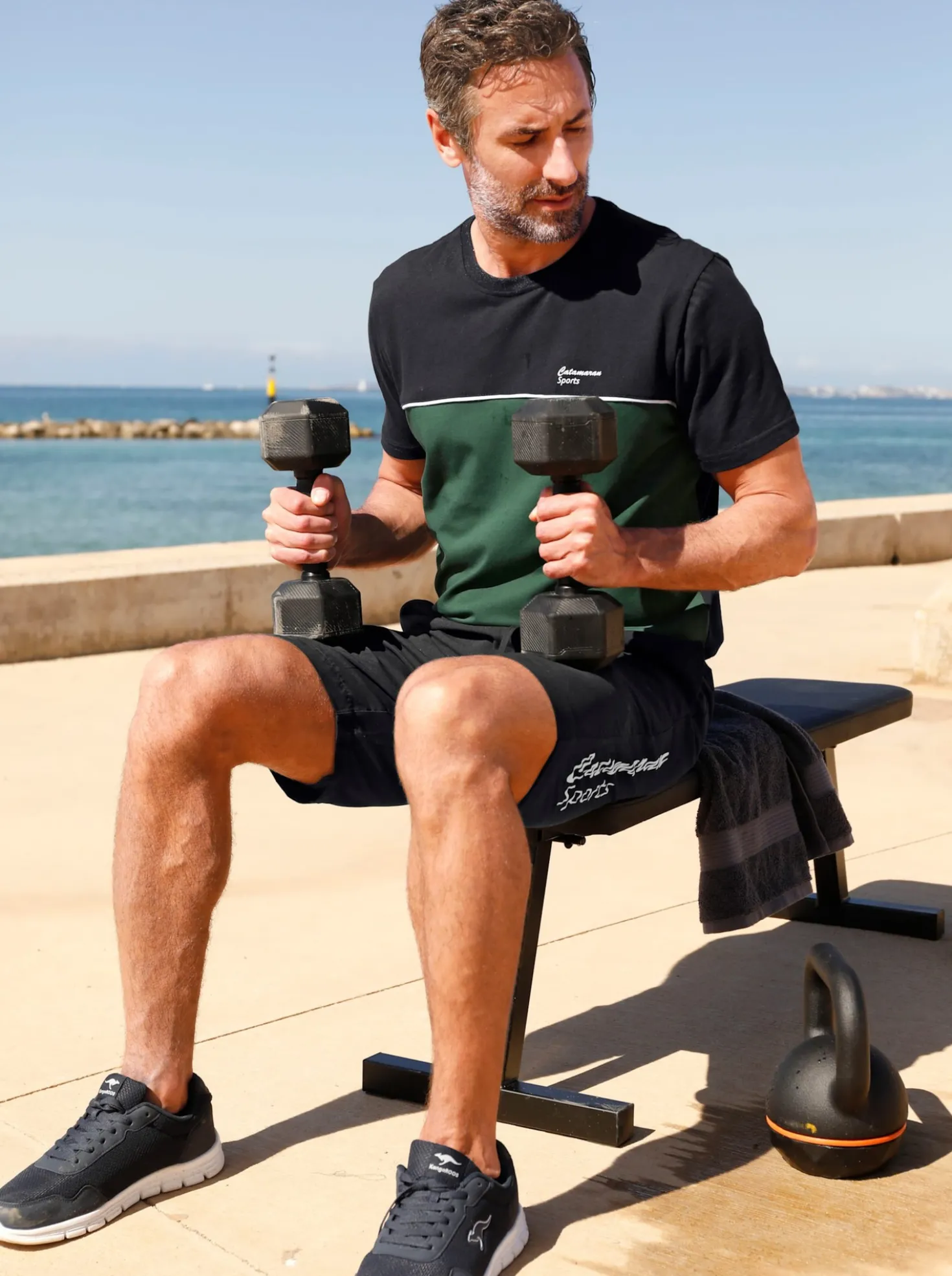 Sportshirt mit einfarbigem Rückenteil