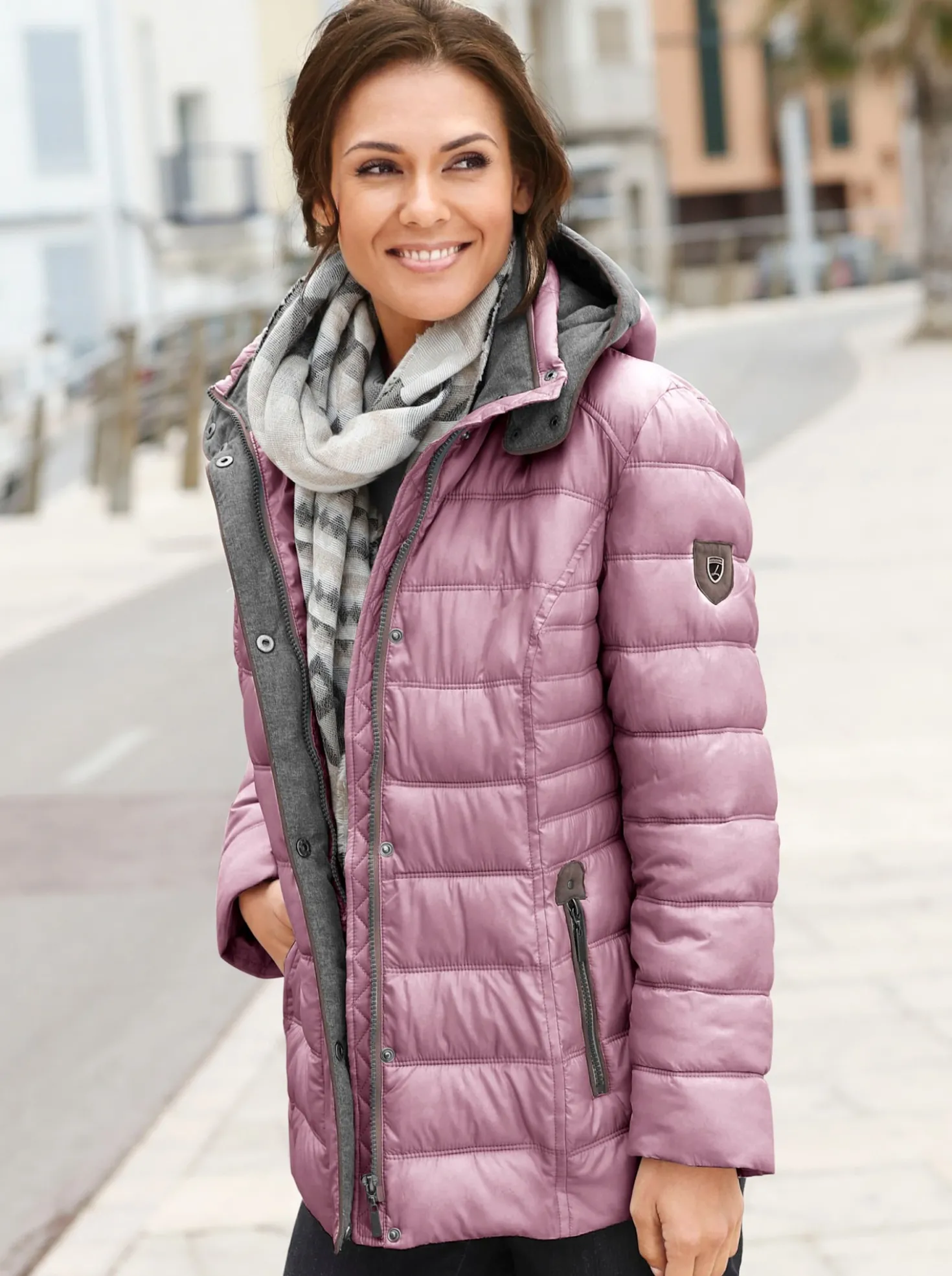 Steppjacke mit abnehmbarer Kapuze