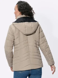 Steppjacke mit abnehmbarer Kapuze