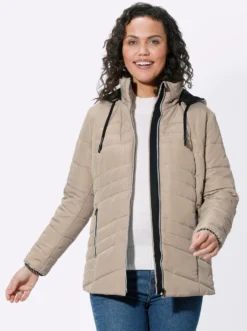 Steppjacke mit abnehmbarer Kapuze