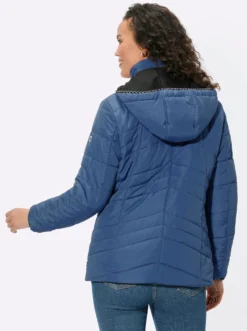 Steppjacke mit abnehmbarer Kapuze