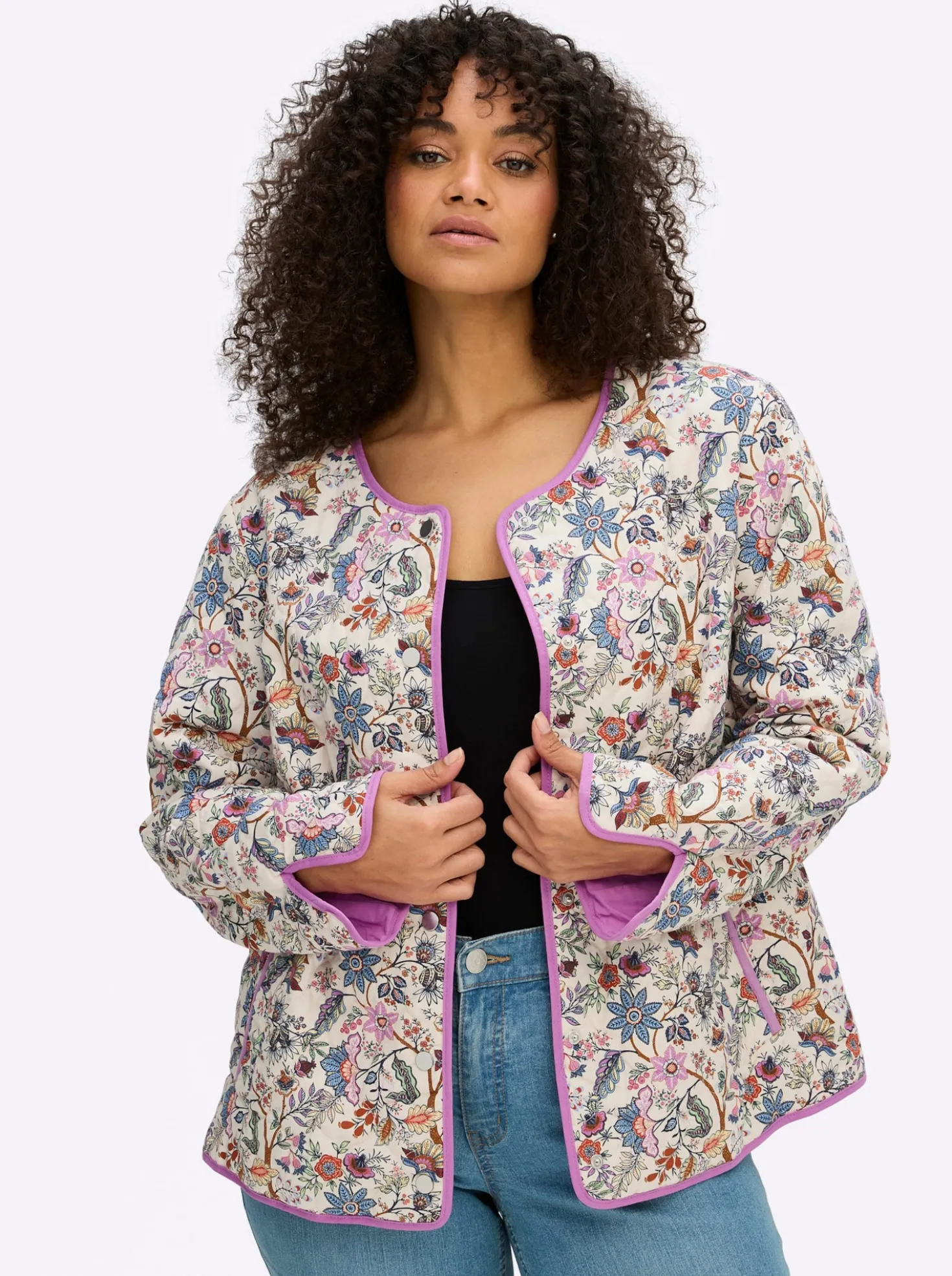 Steppjacke mit Allover-Blumenmuster