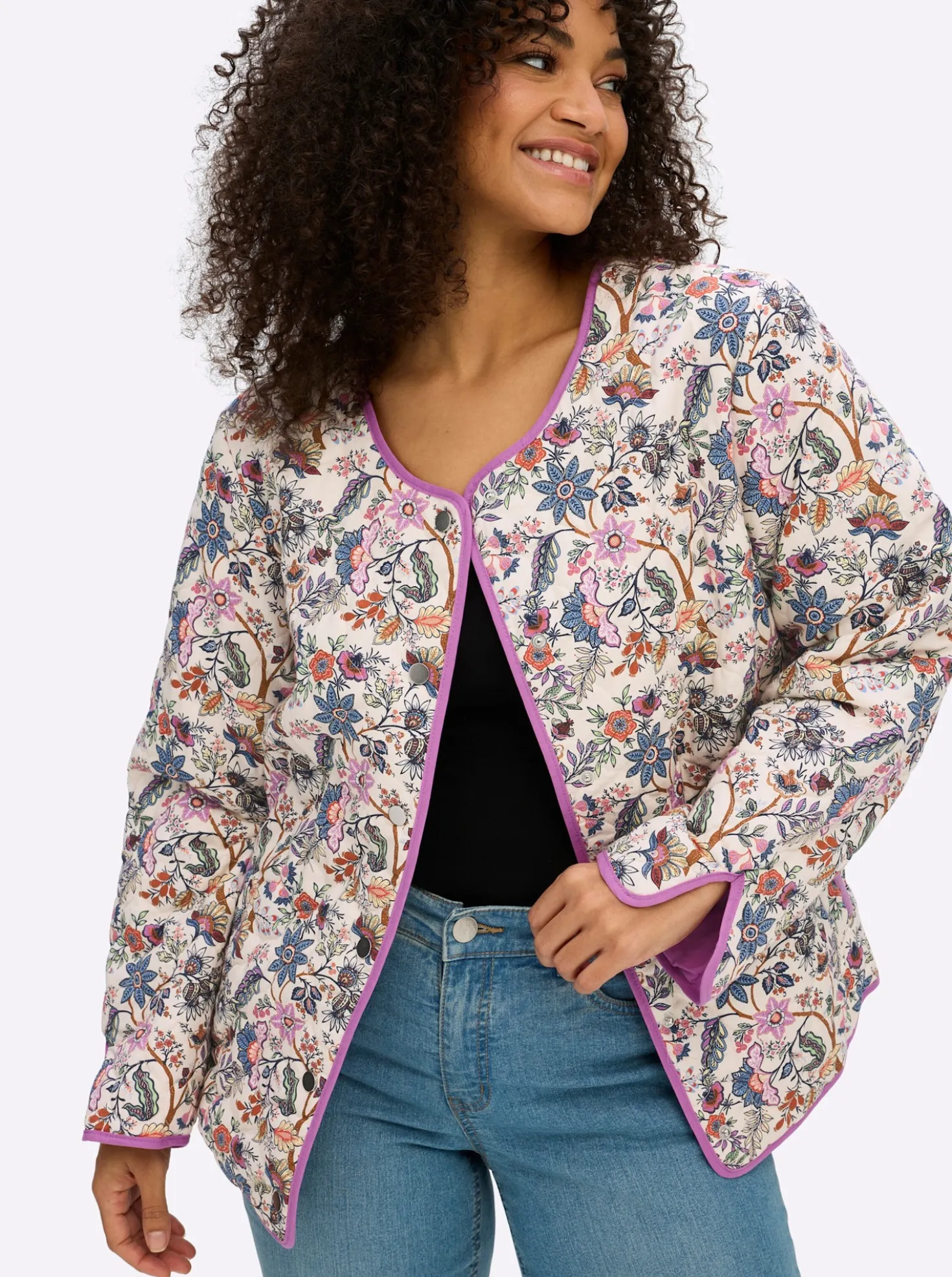 Steppjacke mit Allover-Blumenmuster