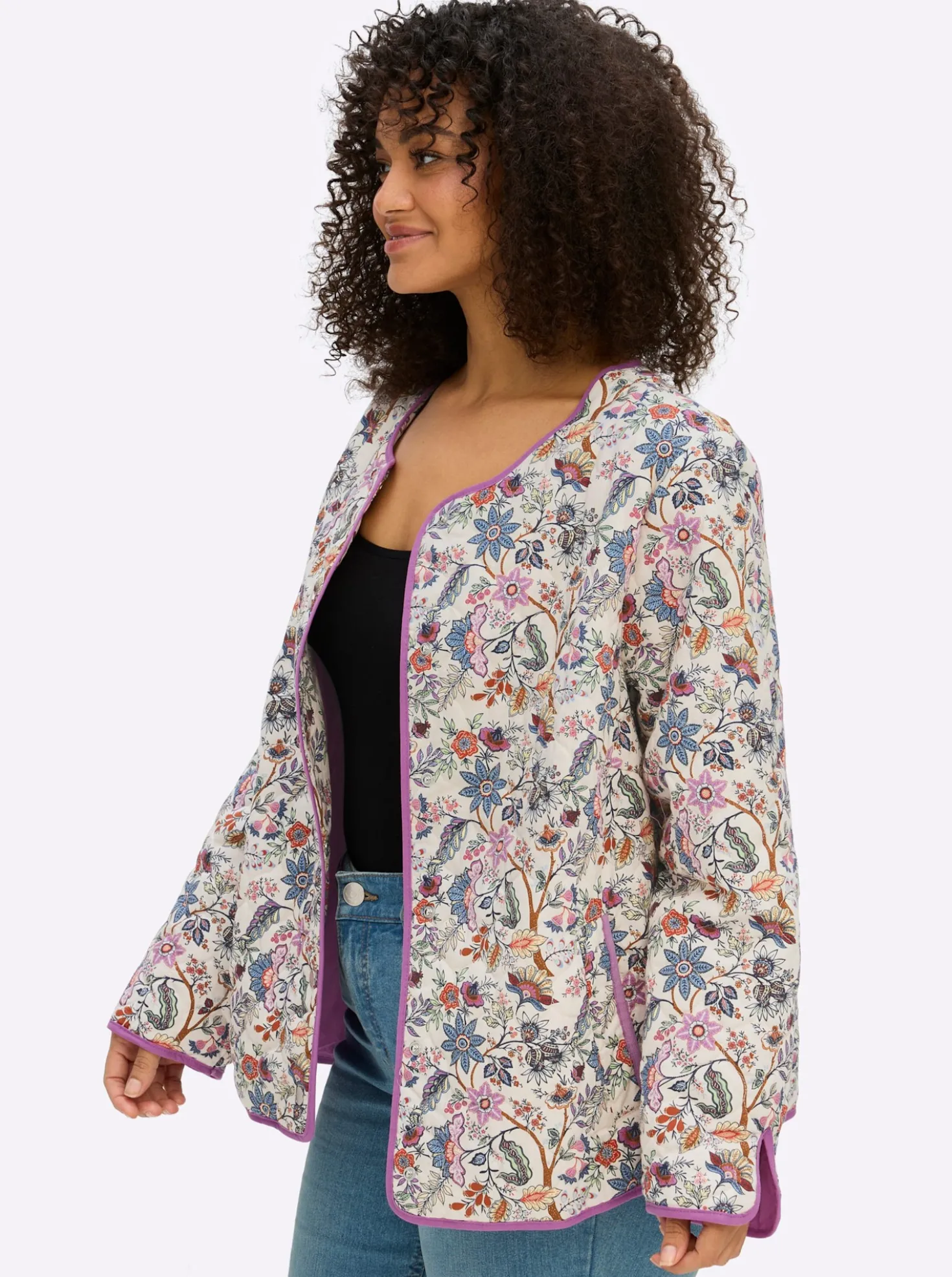 Steppjacke mit Allover-Blumenmuster
