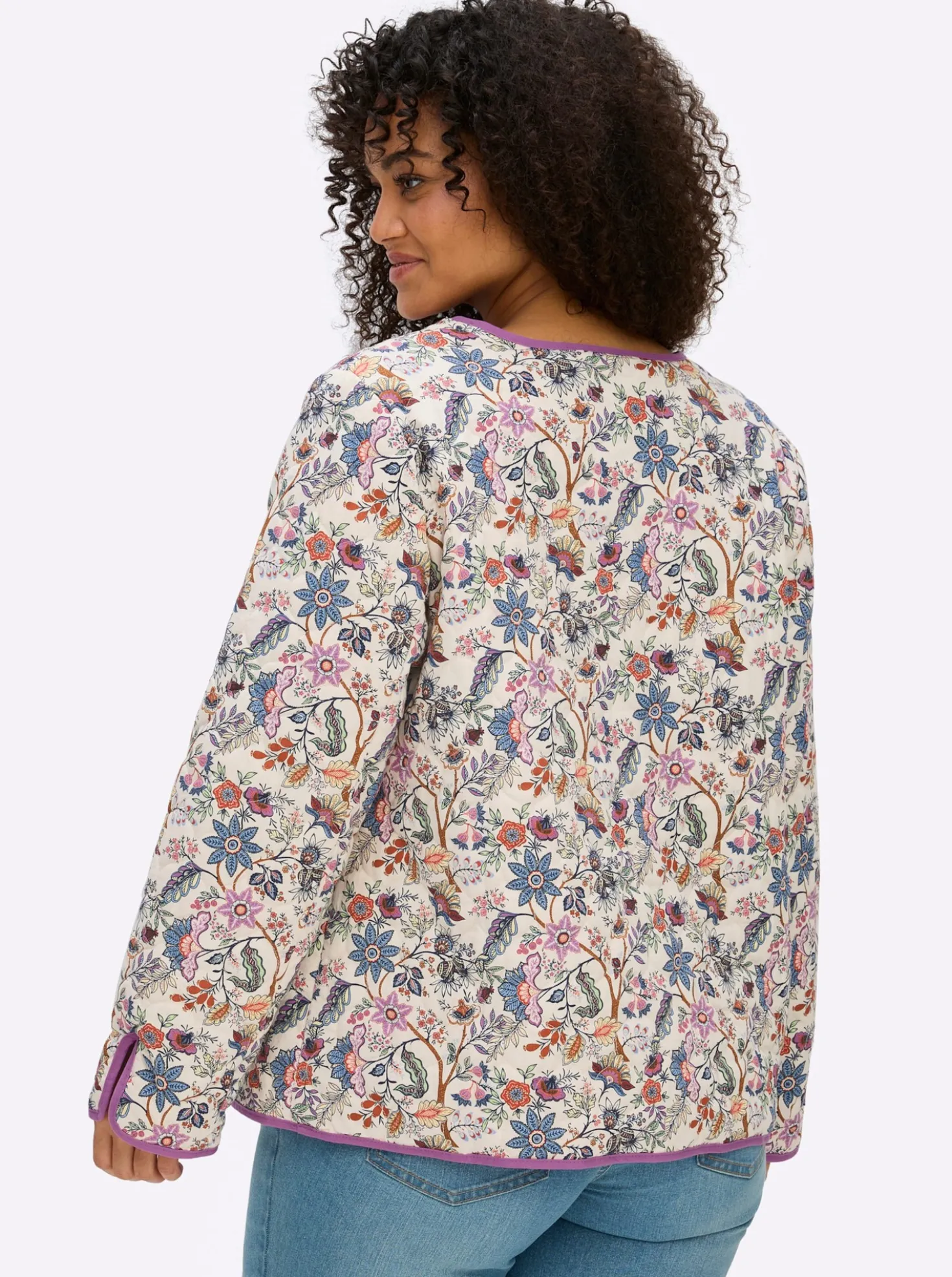 Steppjacke mit Allover-Blumenmuster