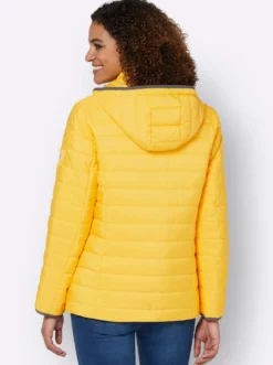 Steppjacke mit kontrastfarbenen Akzenten