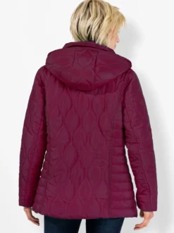 Steppjacke mit kontrastreichen Akzenten