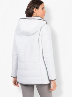 Steppjacke mit streckender Längs-Steppung seitlich