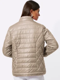 Steppjacke mit Tunnelzug am Saum